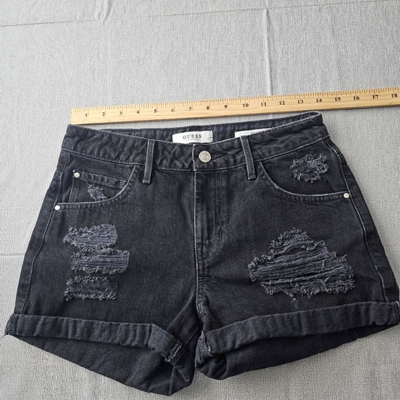 Guess Black Cuffed Distressed Boy Fit Jean Shorts Size 25 Mid Rise - Picture 5 of 7